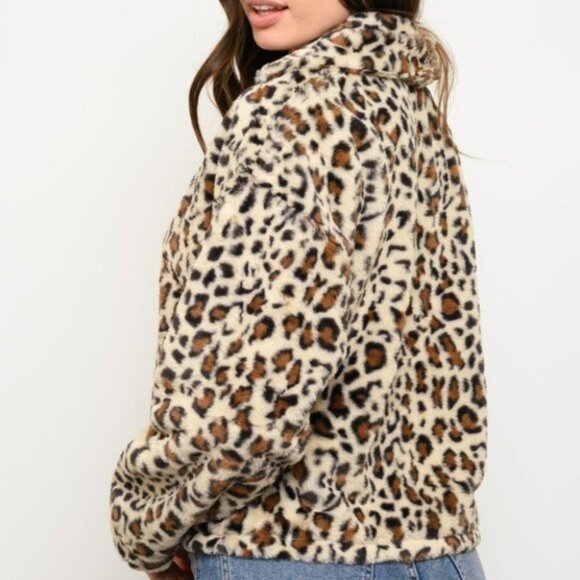Casual tan brown Leopard Print Soft Cozy Pullover - Picture 4 of 4